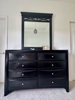 Solid Wood Dresser – Quality Build