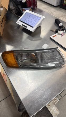 Mercury 1989 right passenger side headlight