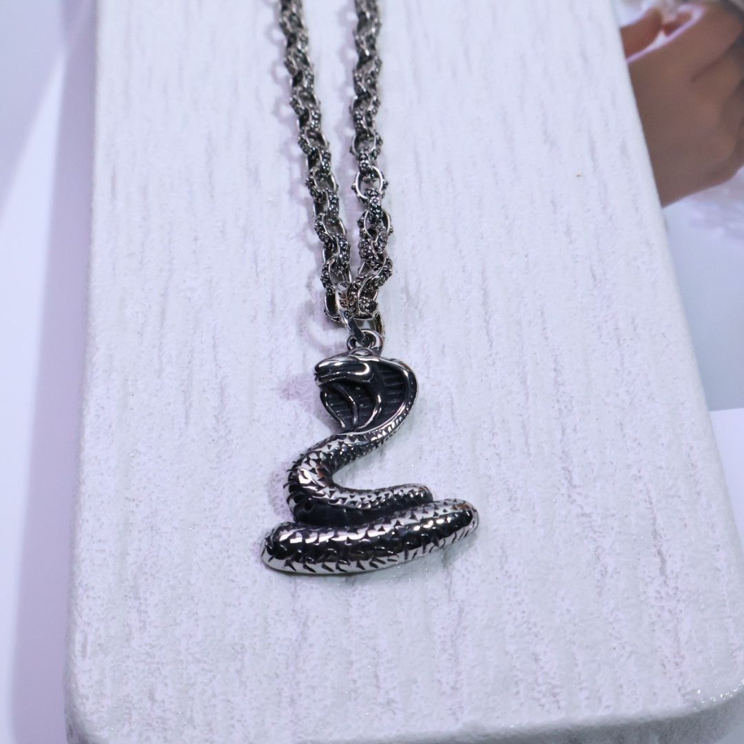 Cool and handsome handmade necklace