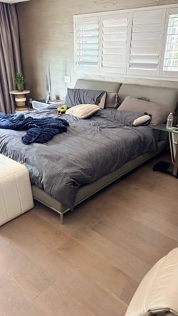 Adjustable CA king Bed
