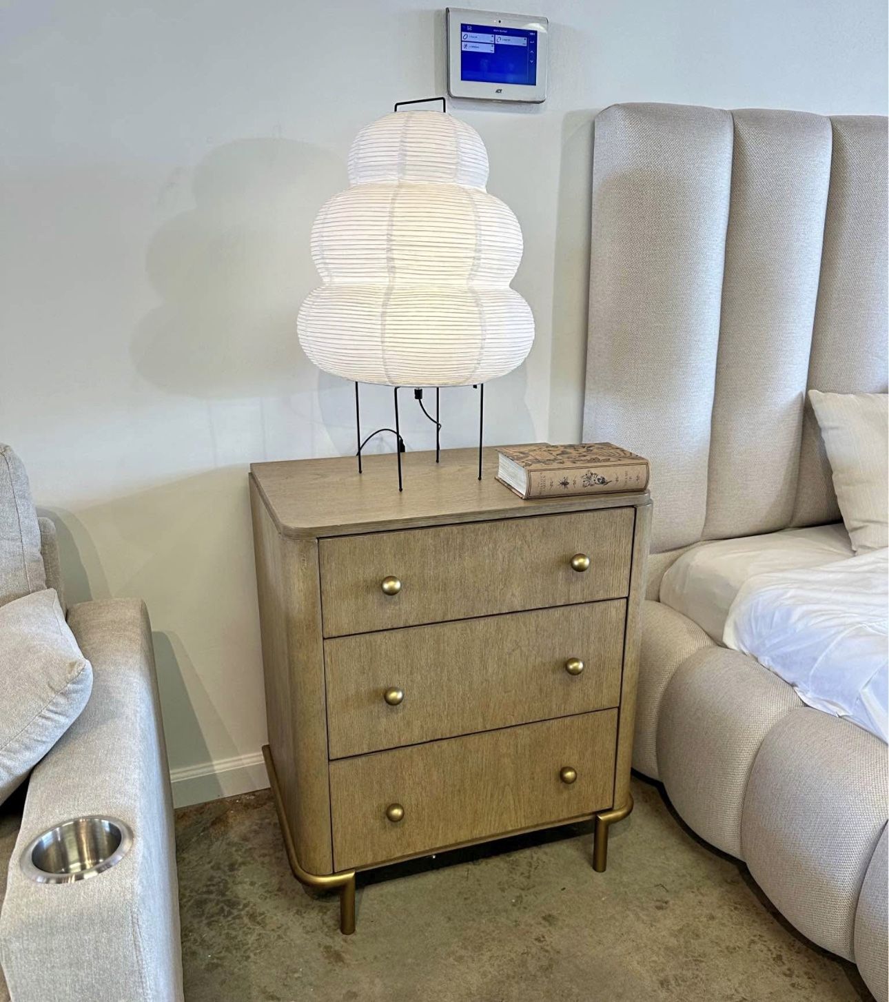 Sand Wash Natural Oak Wood Nightstand Bed Side Table with 3 Drawers & Brass Knobs β WAREHOUSE SALE