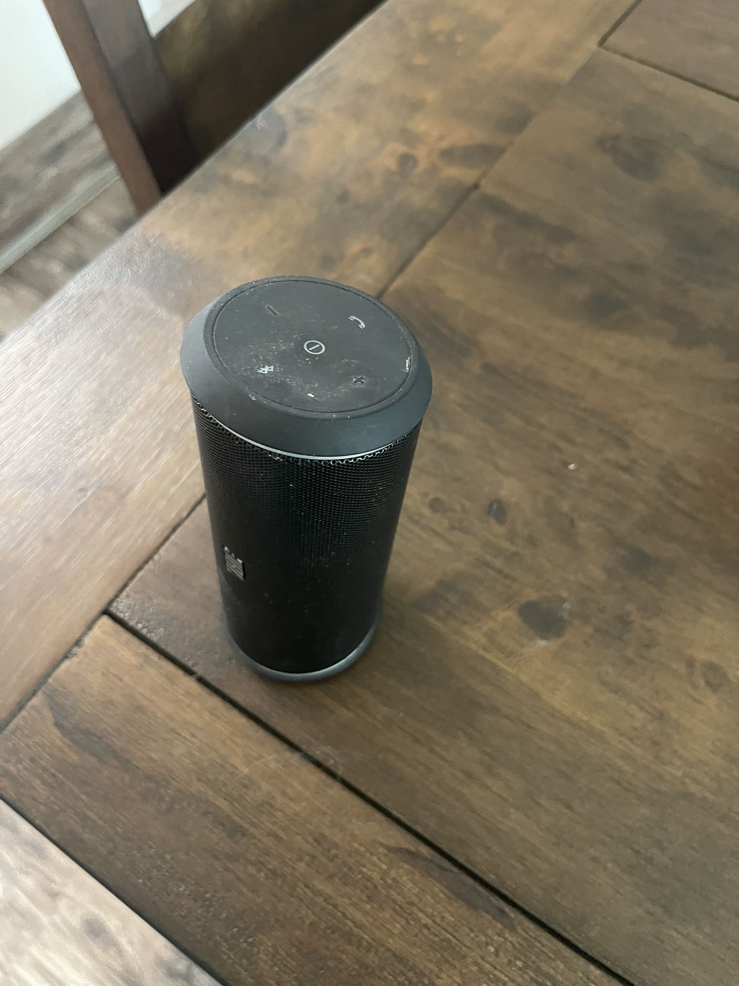 I’m Sell Speakers Bluetooth Good Condition