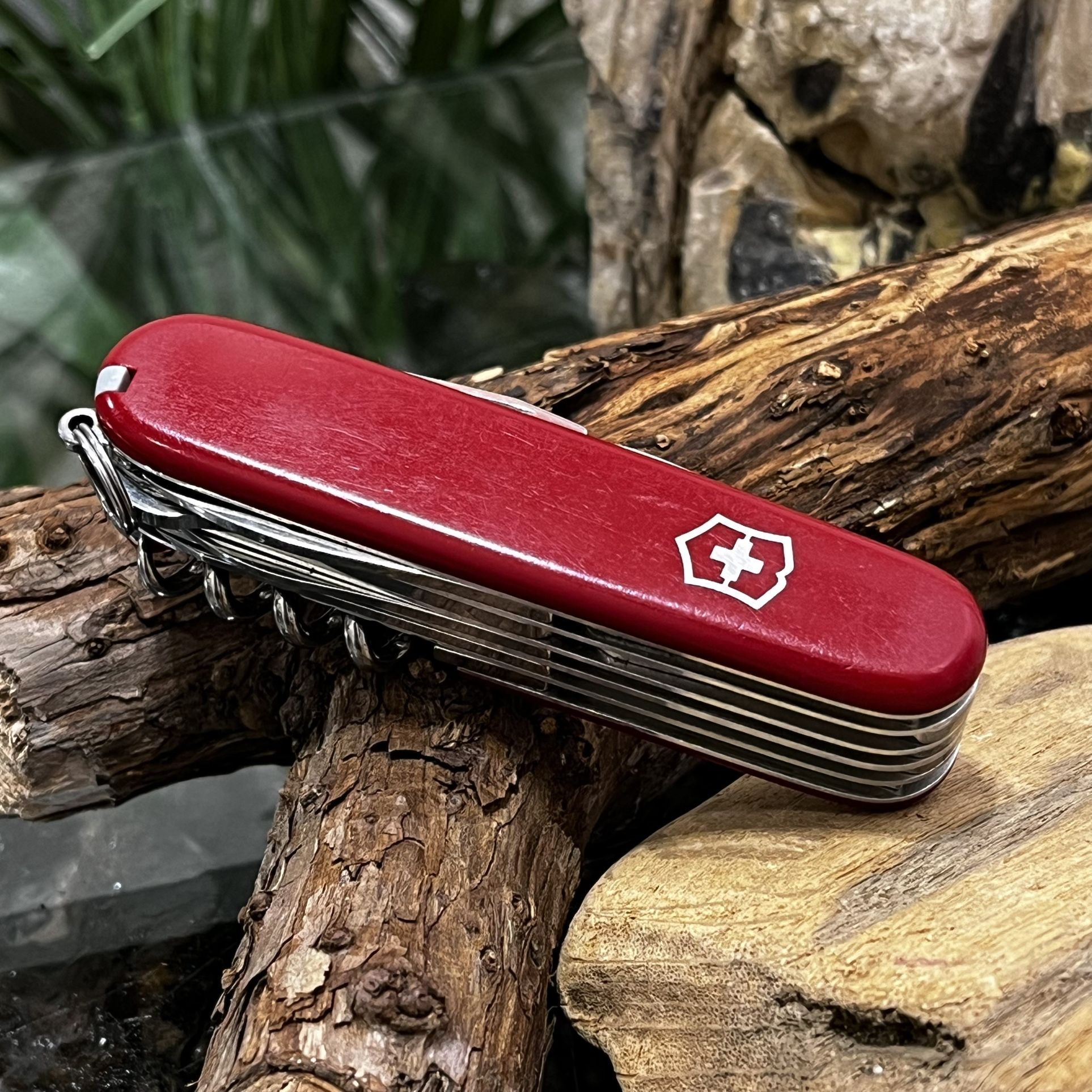 Vintage Victorinox Swiss Army Camping Knife 12 Tool 5 Bar