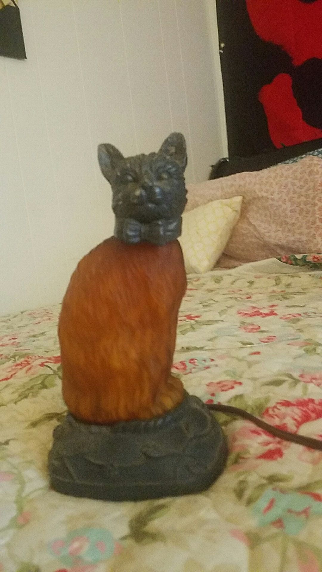 Vintage Tin Chi cat lamp.
