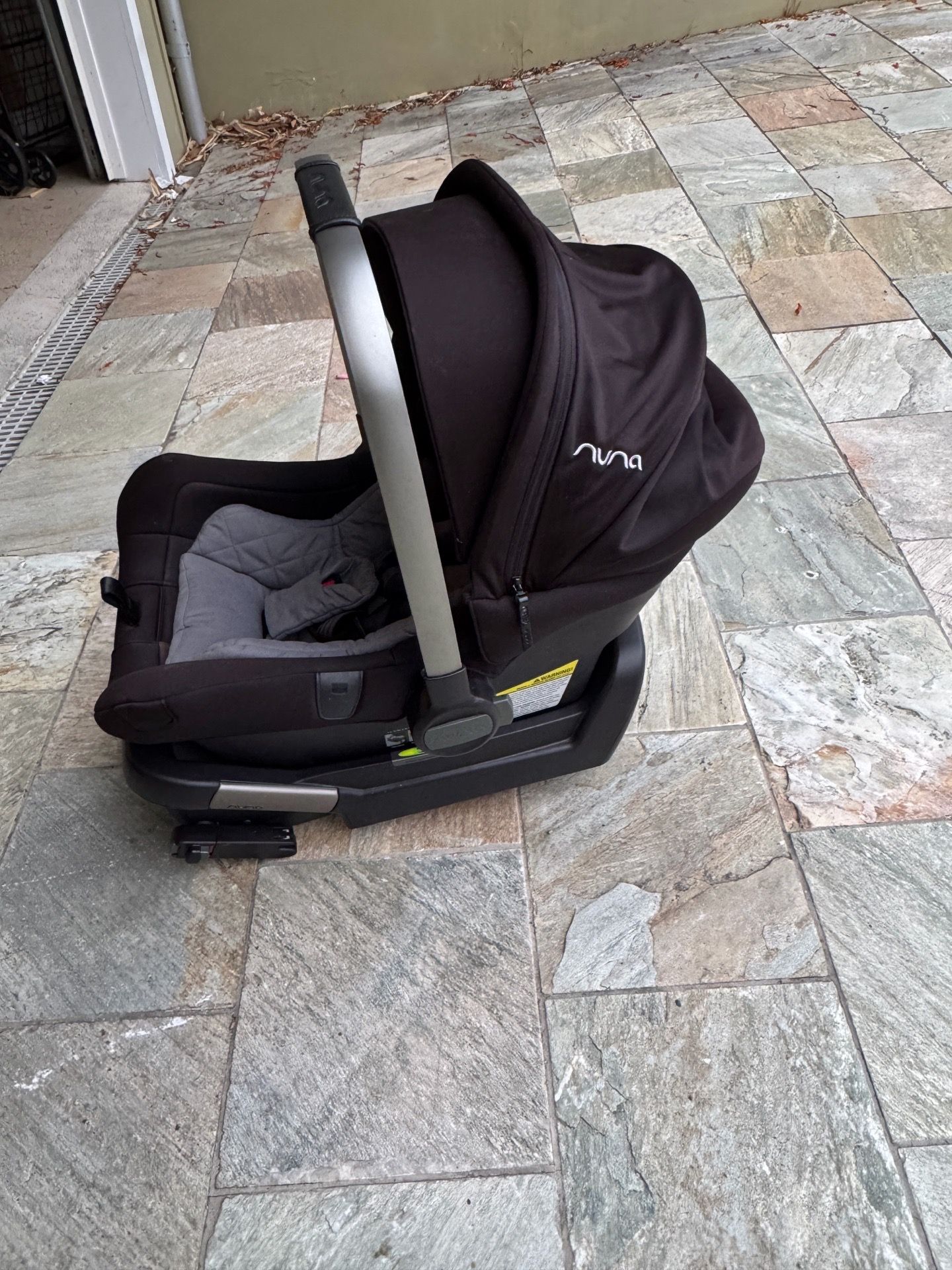 Nuna Pipa Lite IX Baby Infant Car Seat with Base