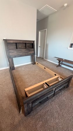 FULL SIZE BED + DRESSER + NIGHTSTAND $500