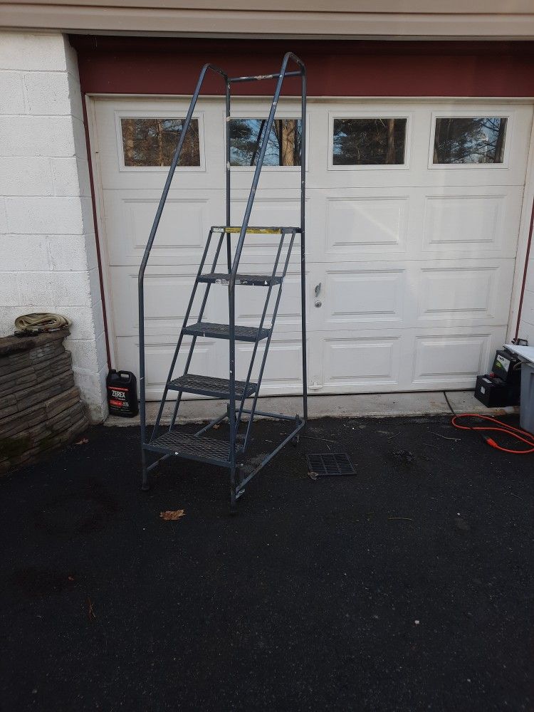 Rolling 5 Step Ladder