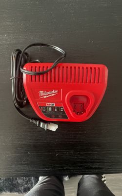 Milwaukee Tool M12 12-Volt Lithium-Ion Battery Charger