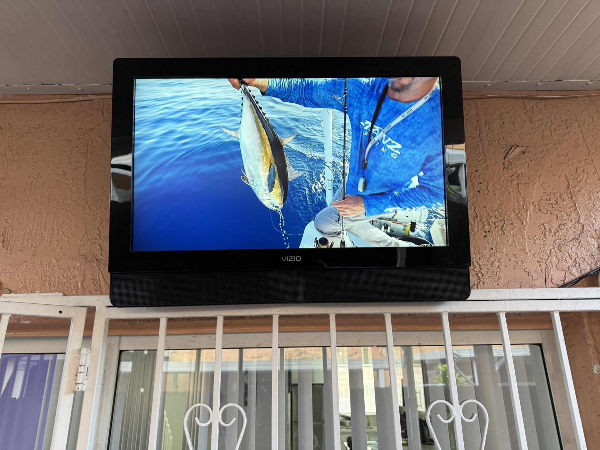 TV VIZIO. 32 “inch   “NO SMART TV”