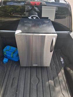 Mini fridge