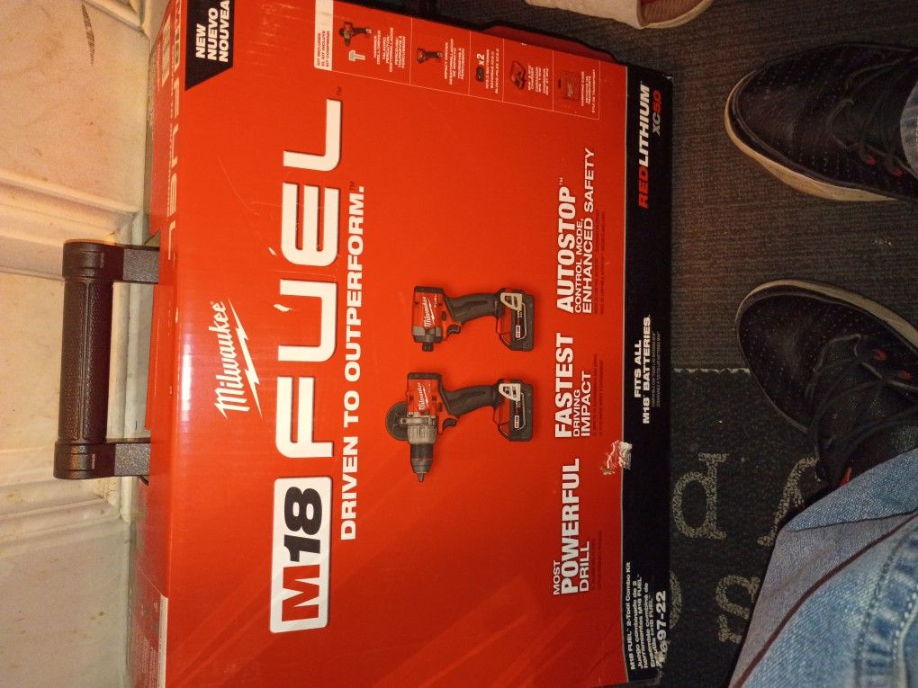 Milwaukee Impact/Drill Set