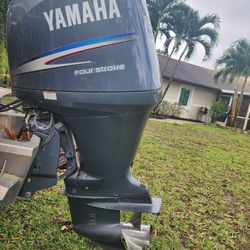 22 FT Pontoon Boat With 150 Yahmaha 4 Stroke 