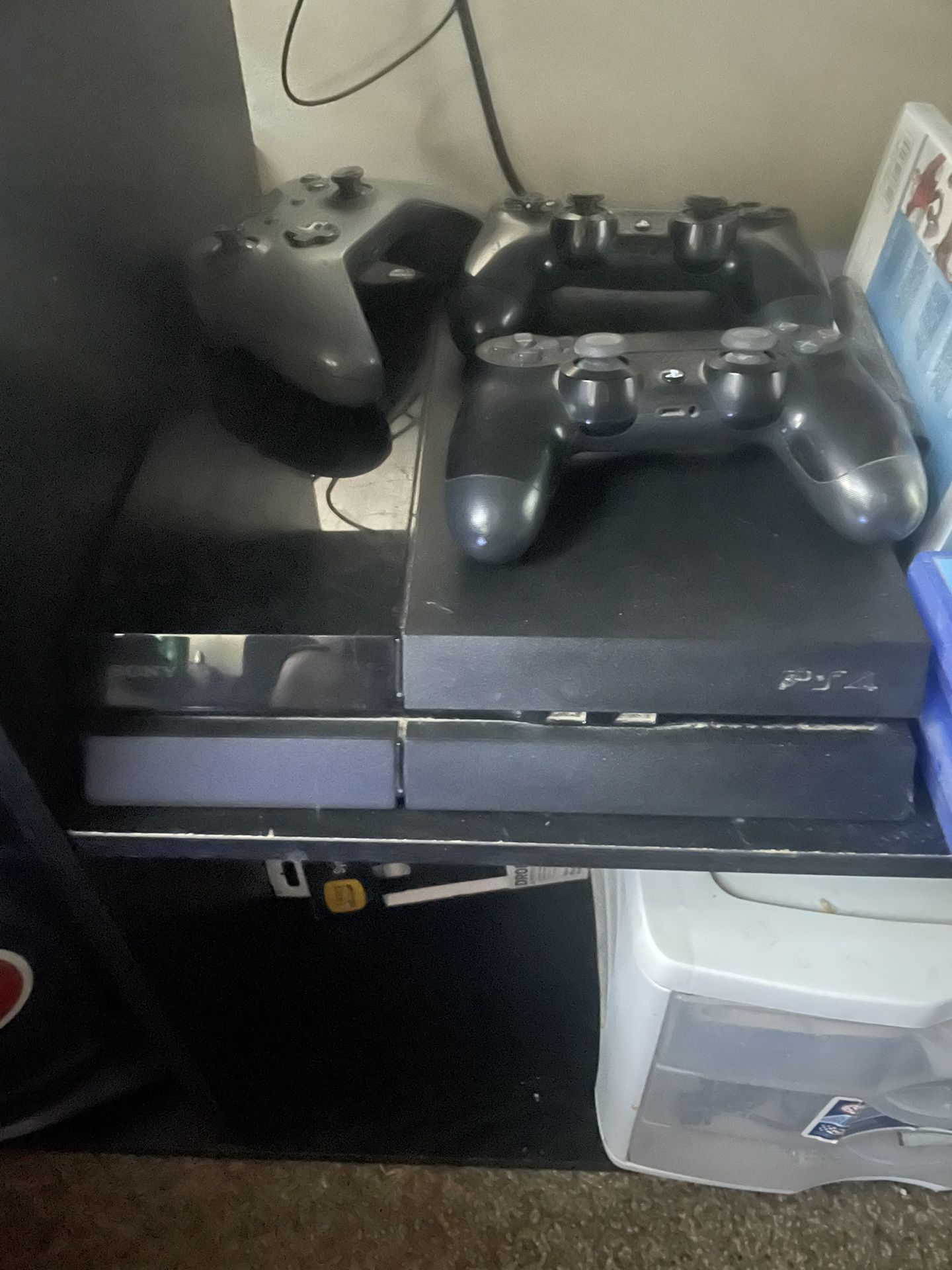 Ps4  , 4 Games , Head Set , Two Controls