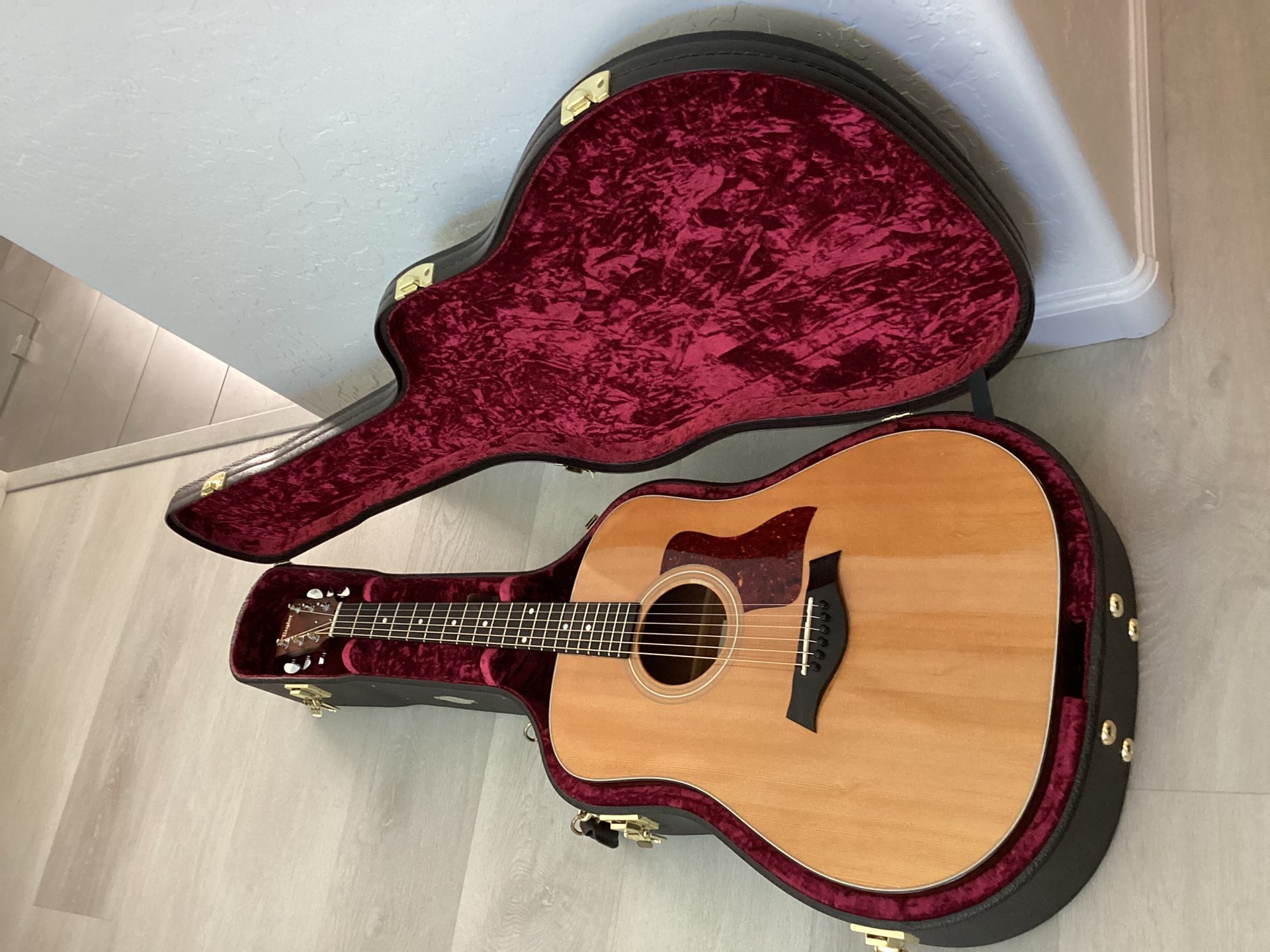 1998 TAYLOR 310 Acoustic Guitar w/ Hardshell Case $950 Firm