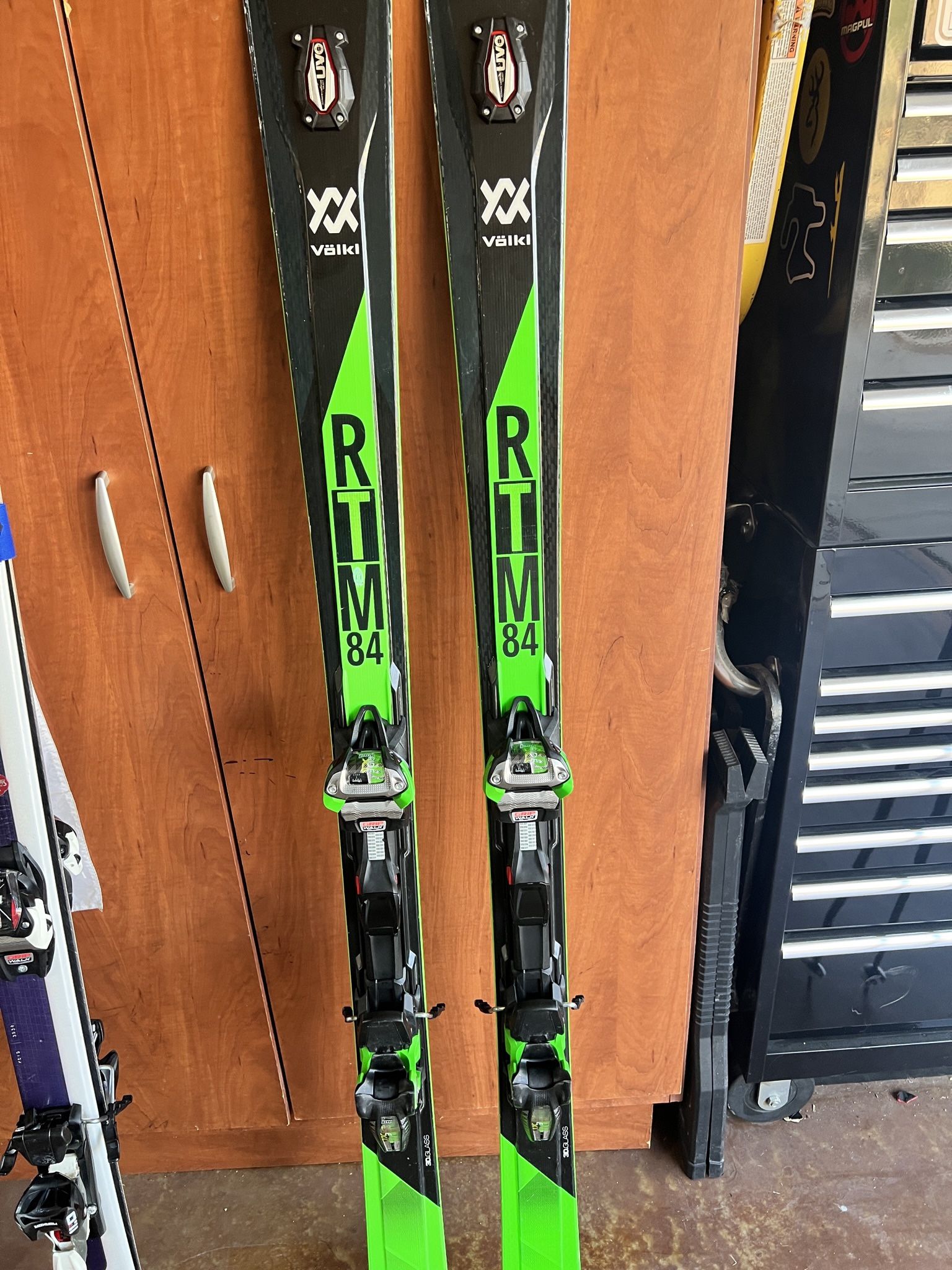 Volkl RTM 84 Snow Skis W Marker Bindings 177cm