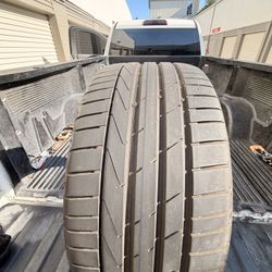 245/35/19 Hankook Ventus S1evo2 80%+ Tread (1)