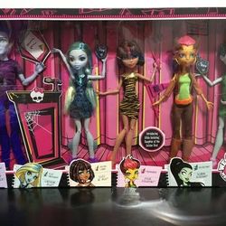 Brand New In Box Original Monster High Doll Retired Set of 5 dolls. 
$200