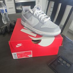 Nike Dunk Low Size 4 Youth