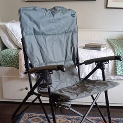 Heavy duty camping chair 
New Condition 
Located *5900 Lewis st Dallas TX 75206)
No holds and cross posted