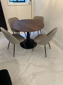 Kitchen table and 4 chairs