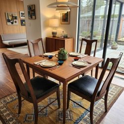 4 MCM Mid-Century Modern Dining Chairs Hollywood Regency Danish Modern Style Set of 4 $250 for all

Bring a touch of vintage soul to your dining space