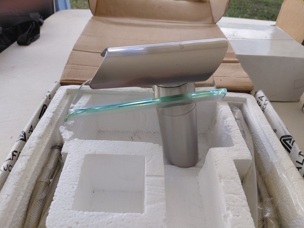 Alfa Bath Sink Faucet, Waterfall, New 