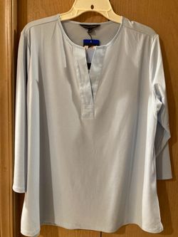 Néw Banana Republic Baby Blue Vneck top size large