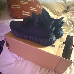 Black Yeezy 350 v2