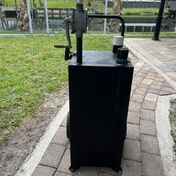 30 Gallon Portable Fuel Storage Tank with Manual Pump (Tank has small leak)