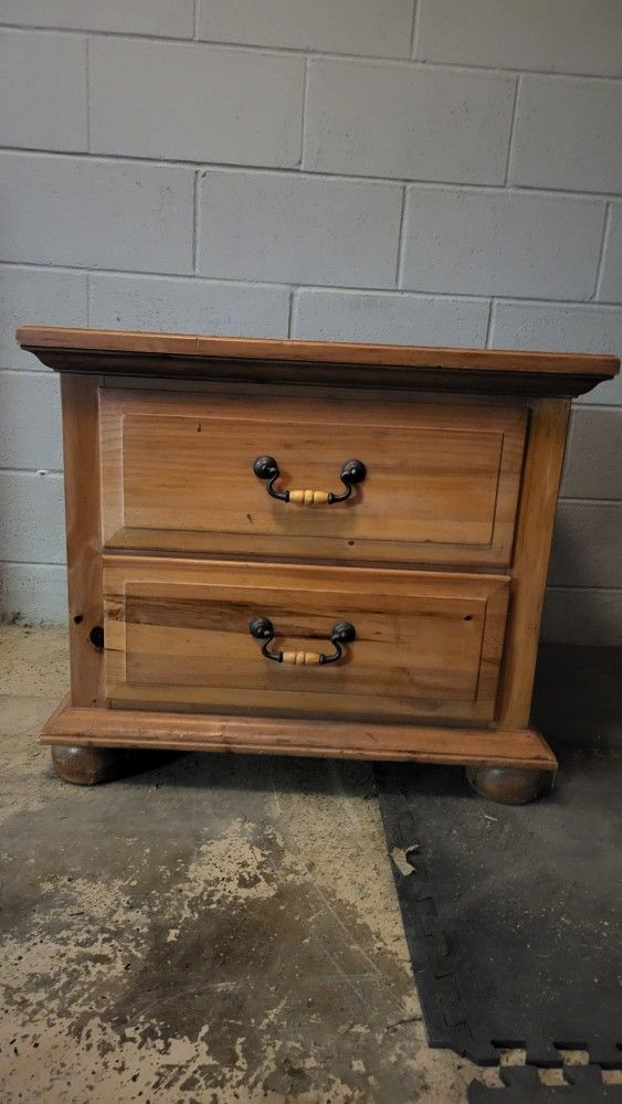 Matching Bedroom Set W/ Queen Size Bed Frame