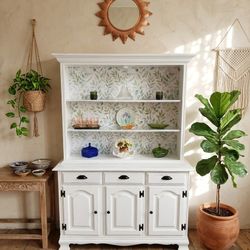 White Hutch
