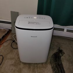 New Honeywell 12,000 BTU Portable AC Unit