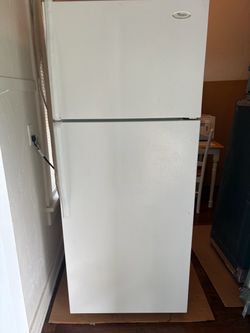 Whirlpool Top-Freezer Refrigerator White