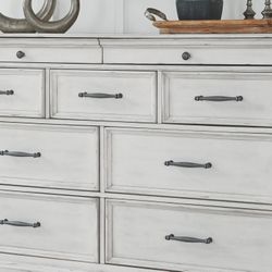  Kanwyn - Whitewash - 6 Pc. - Dresser, Mirror, Chest, Queen Upholstered Panel Bed 