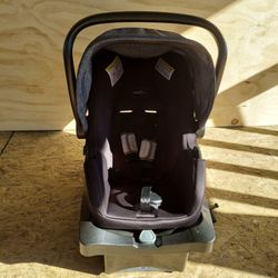 Car Seat And Bassinet 