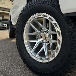 20x10 XM Rines Y Llantas 37/1350/20 Mileking MT