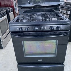  Whirlpool beautiful Black gas stove in great working condition. All burners and the oven work perfectly. Looks like new, very clean and wel