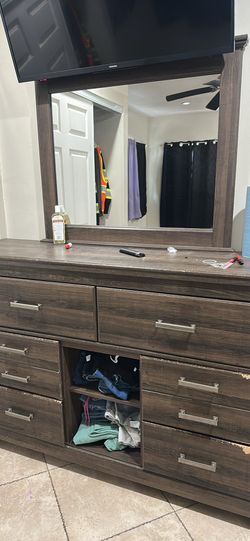 Dresser
