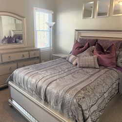 Beautiful Silver Mirrored QUEEN Bedroom Set