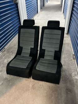 Foldable gaming chairs
