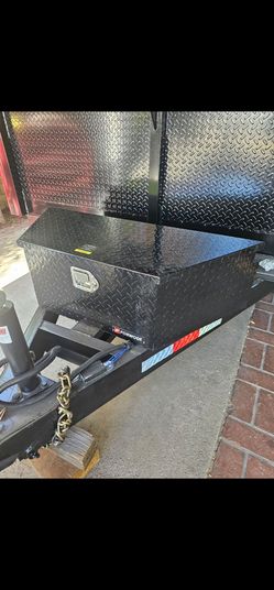 EACH FOR SALE NEW ALUMINUM TOOL BOX TONGHE INCLUDING 2 SET KEYS DIMENSIONS LARGE 39" FOR ANY QUESTION TEXT ME PLEASE HABLO ESPAÑOL THANk you