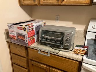 Open Box BLACK+DECKER 4-slice countertop unit with air fry functionality