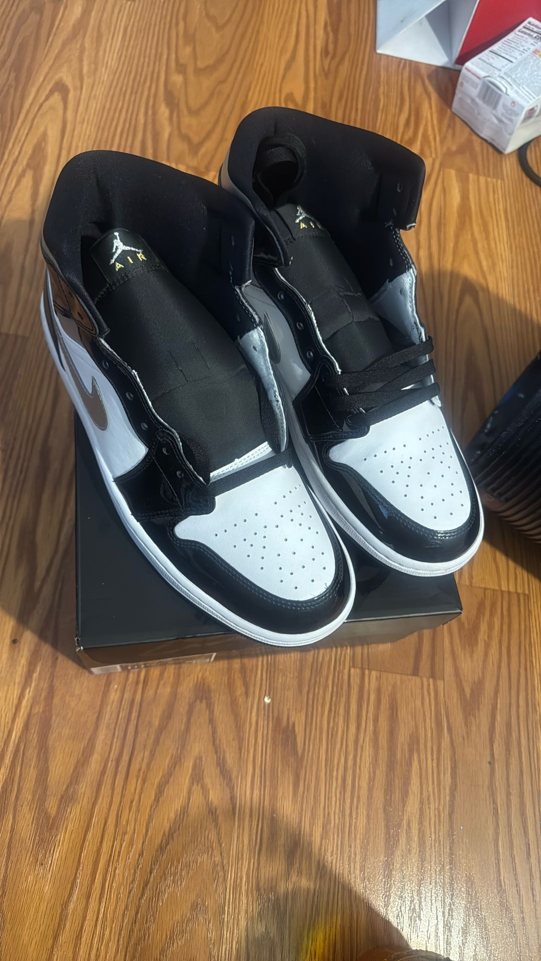 Air Jordan 1 Mid Special Edition Blk/wht/gld