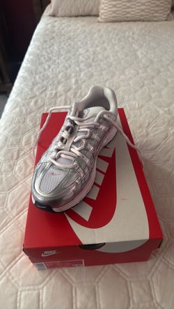 Womens size 8.5  Nike P6000 shie in new condition 60.00