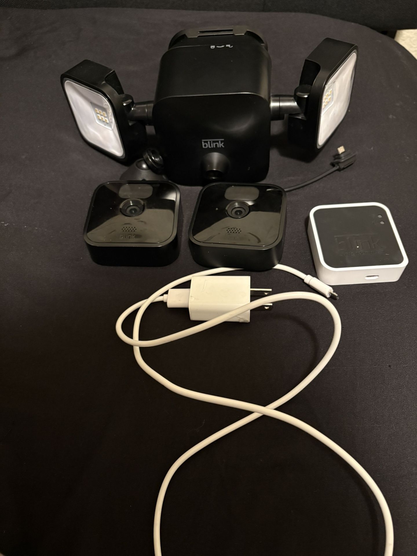 Blink Outdoor (3rd Gen) - wireless, set of 2 cameras. And brand new wireless flood light