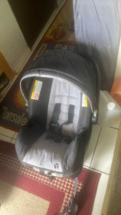 Infant car seat price 25$. Pick up. E.  Side. Tacoma