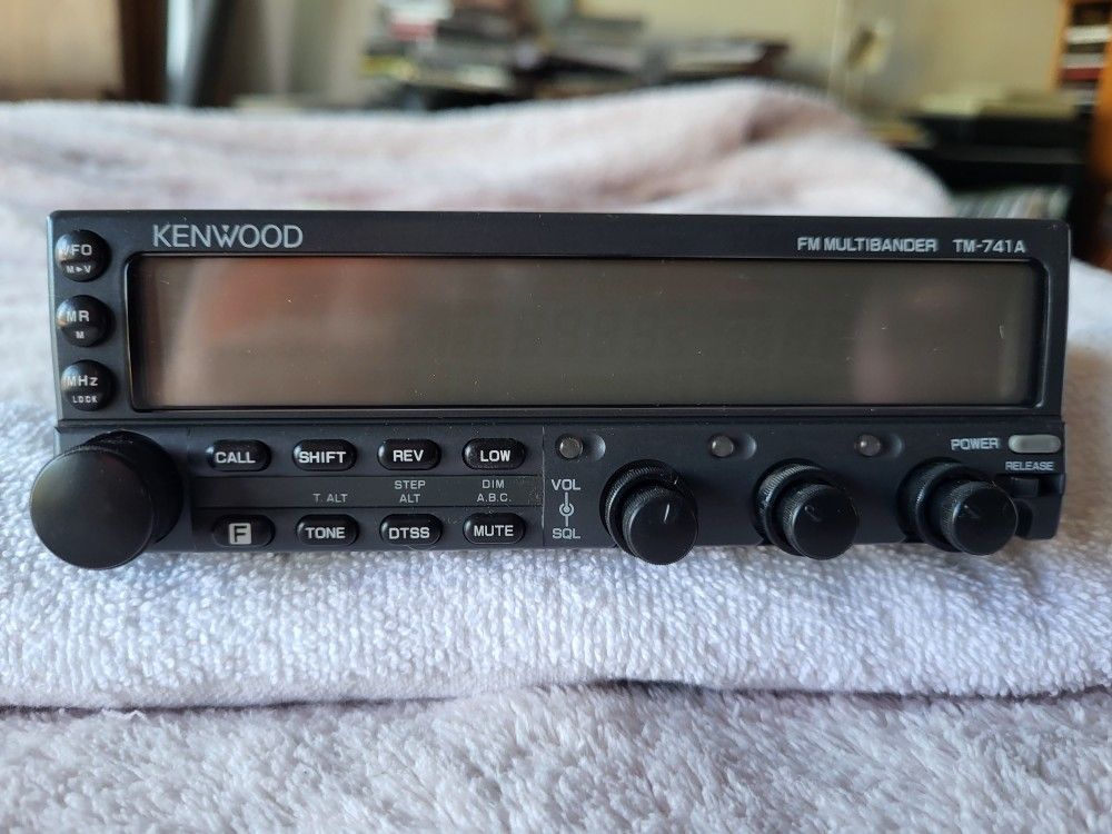 Kenwood TM-741A Multiband Transceiver 122MHz/440Mhz