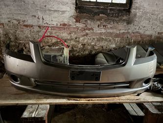 2006 Nissan Altima bumper!! Slightly damaged
