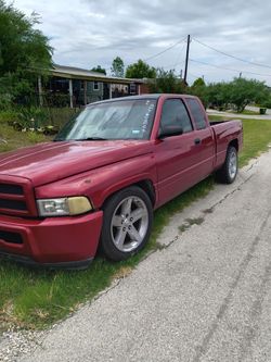 Dodge ram 1500 year 2000 mille 148k