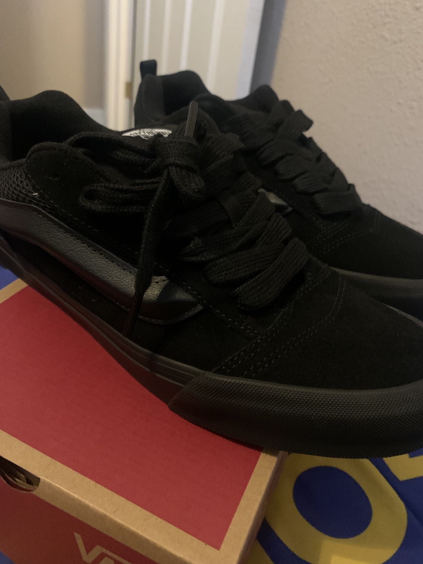 All Black Knu Skool Vans ( DS)
